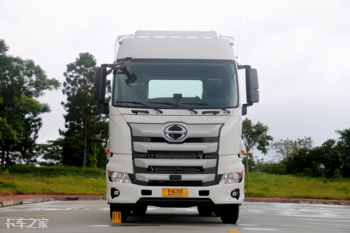 搭载u11c发动机 全新驾驶室,广汽日野700智臻牵引车全面升级