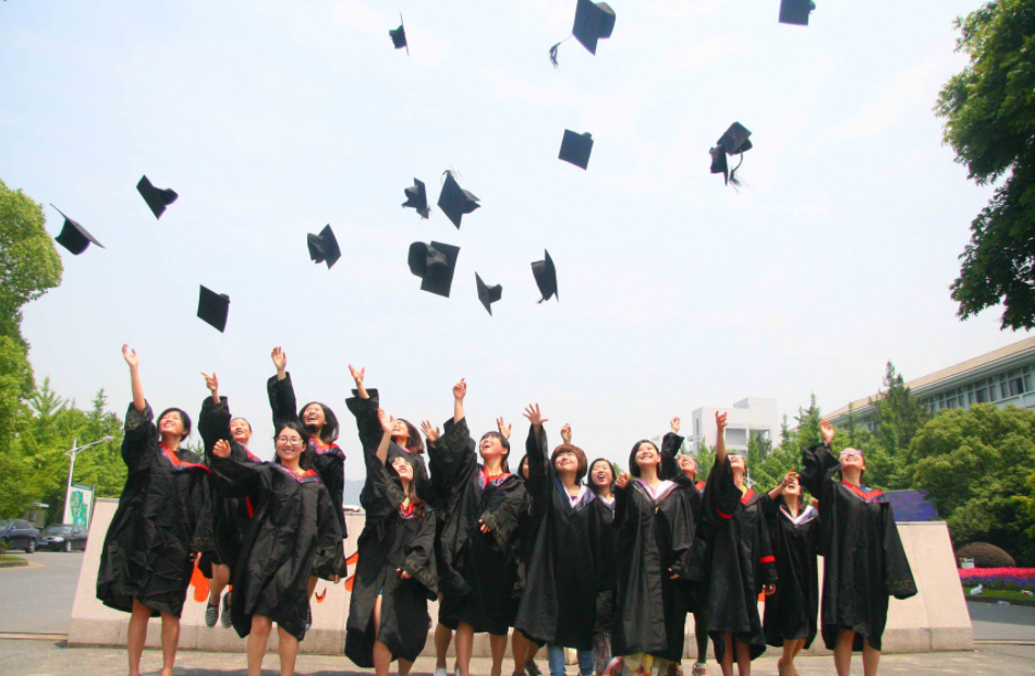 女生报考比较吃香的专业，将来发展前景好，有女儿的家长可以考虑