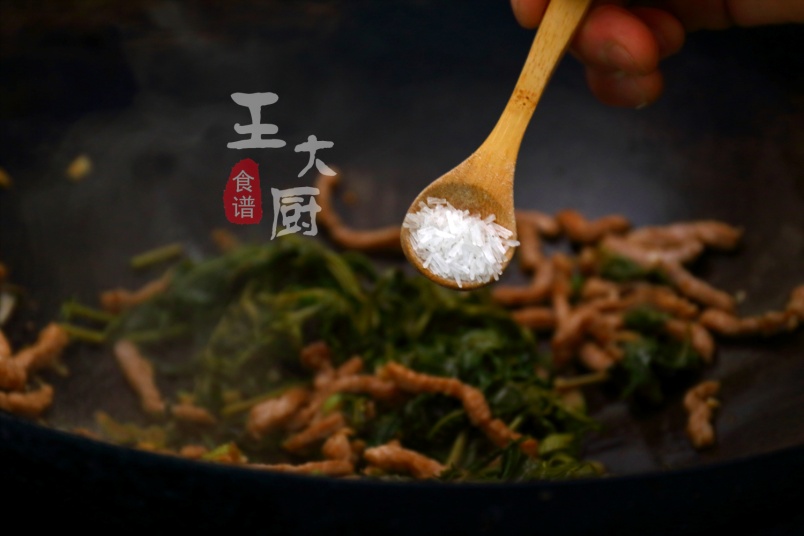 香椿炒肉的做法大全（鲜香嫩滑又下饭的香椿炒肉丝）