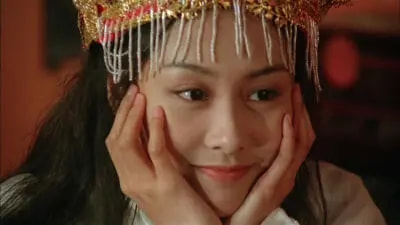 她被誉为“最美紫霞”，曾与星爷假戏真做，险些陷入“尺度”泥潭