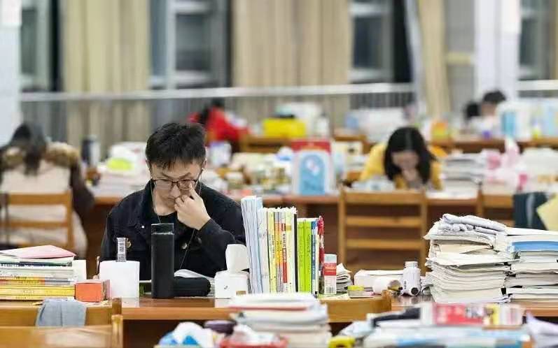 武汉大学法学院推免生，竟有18人来自北大，网友：不可思议