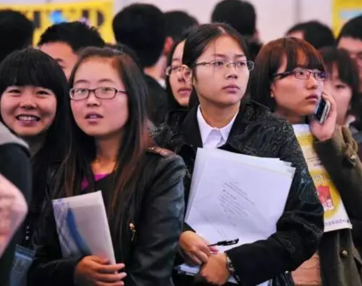 湖南一本科高校招生遇爆冷，征集志愿高达583人，学费一年6万多