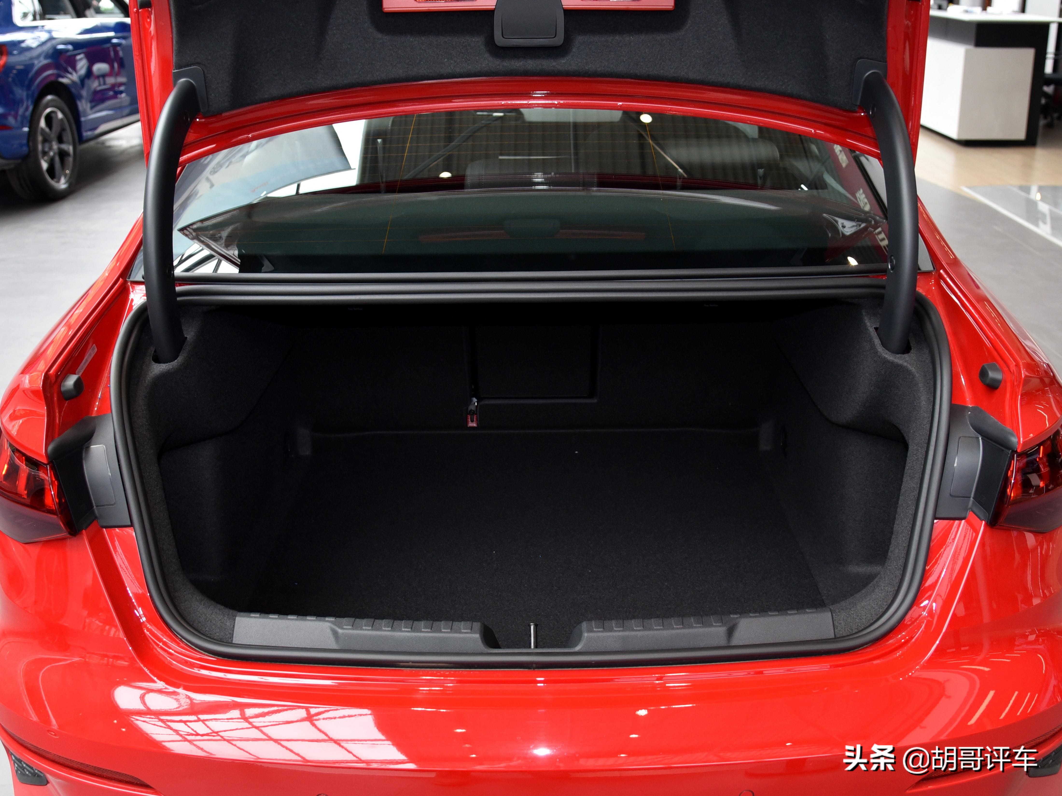 尺寸加长价格便宜，大空间豪华入门级三厢车，带你看奥迪A3