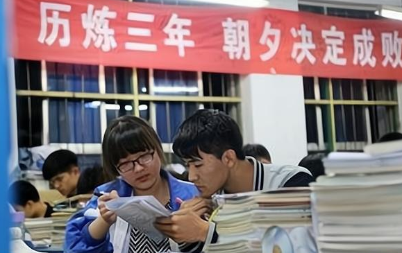 “百强中学”重新排名，衡水中学位居第二？榜首升学率达九成