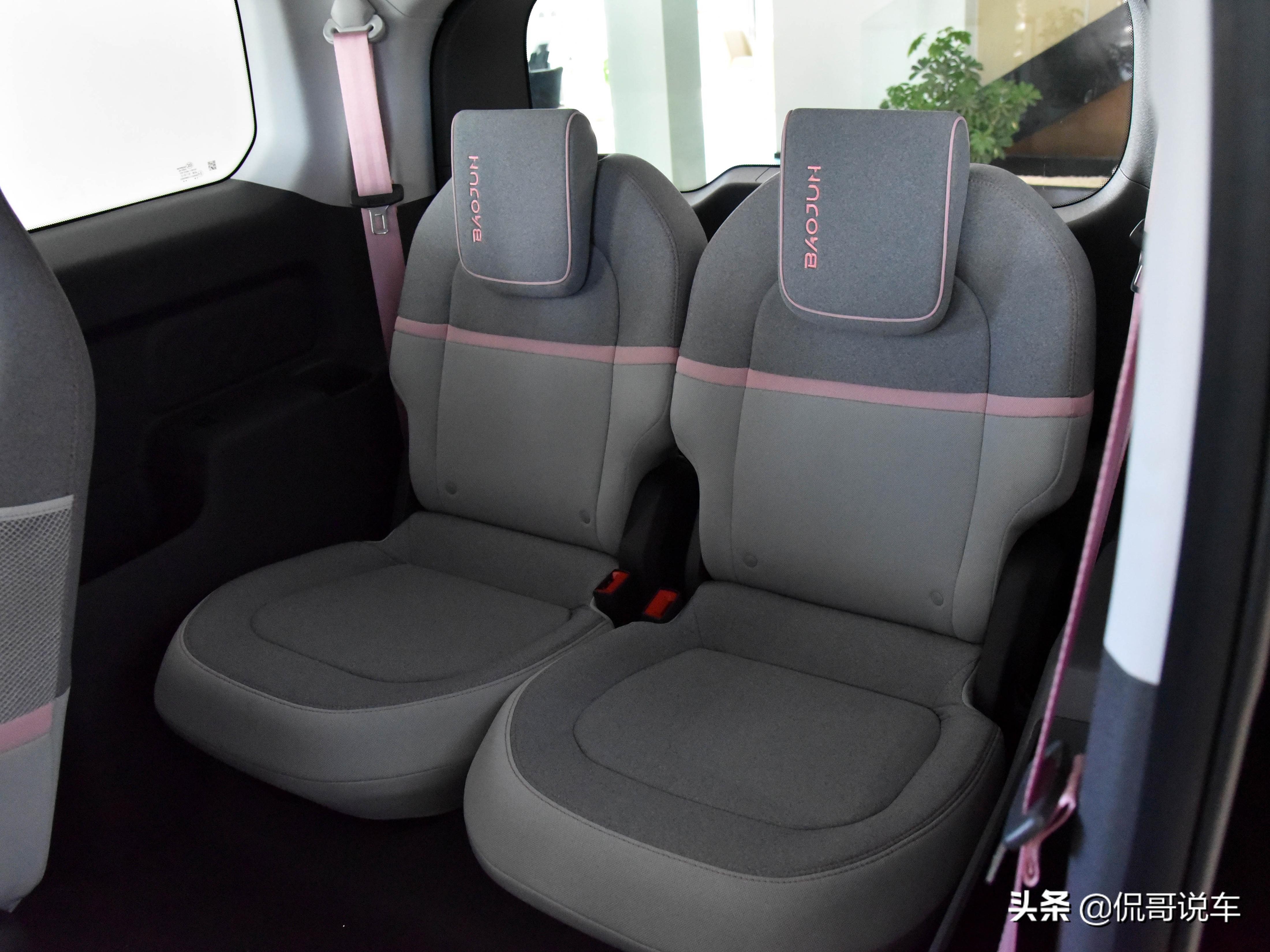 省钱的代步小电车，空间足够坐下一家人，实拍新宝骏E300