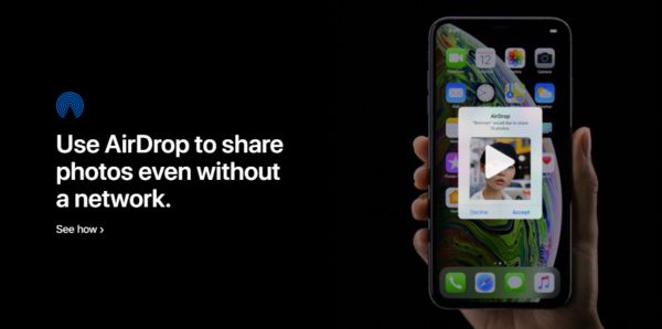 这位同学，可以把你iPhone手机上的Airdrop打开吗？