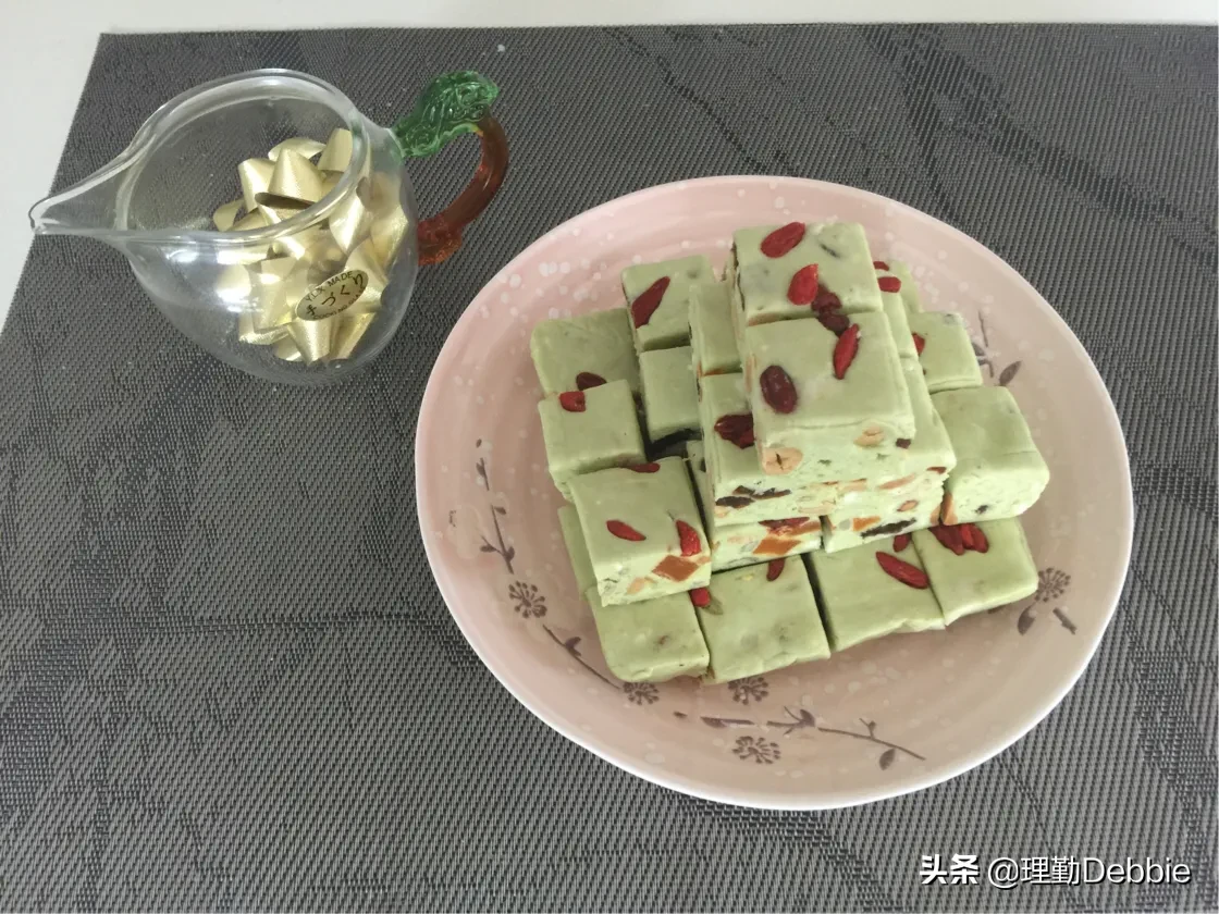 可以教孩子做的牛轧糖,小厨上手快,奶香蜜甜的,早知道就不买了