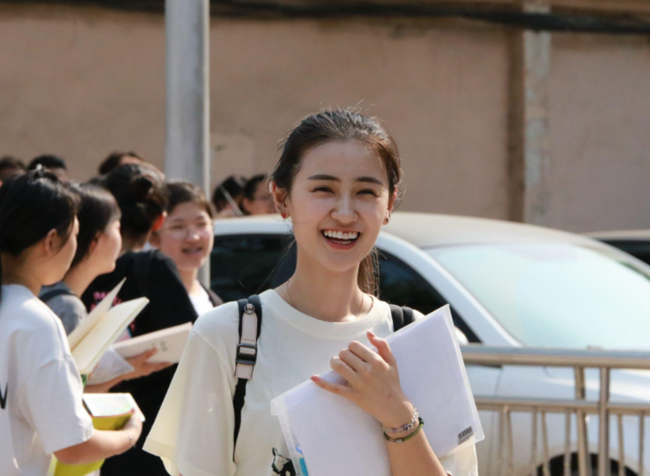 21年分数线下降已成大势所趋，中等生受益最大，400分也能上本科