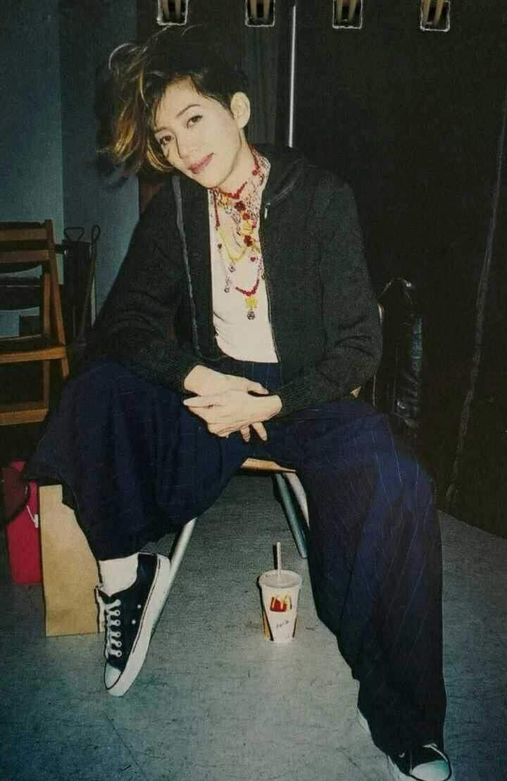 梅艳芳罕见照：从4岁到40岁，34张照片看尽“女人花”短暂的一生