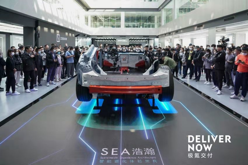 极氪迎来又一里程碑ZEEKR 001正式开启首批用户交付