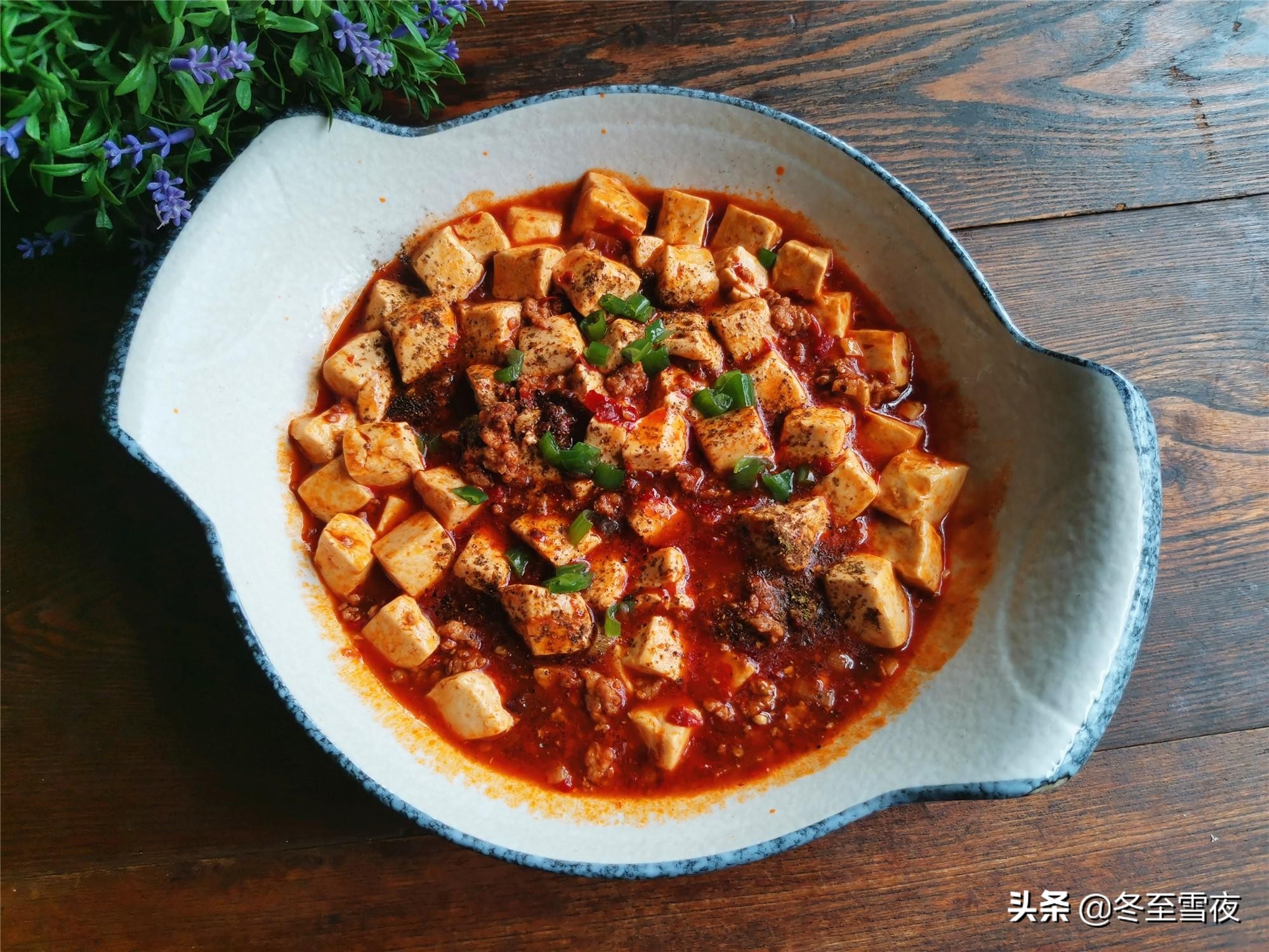 一块豆腐，一块猪肉，教你做家常麻辣豆腐，麻辣鲜香，特别下饭