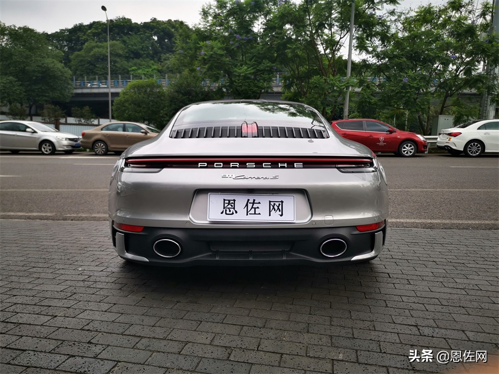 运动实用样样精通的豪华跑车 保时捷 911Carrera S