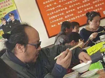窦唯：王菲和我结婚全是阴谋