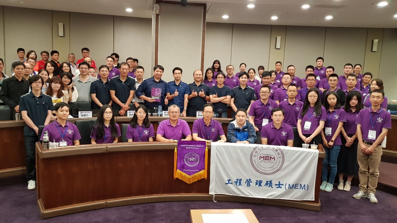 为与国际接轨，清华已有700门课全英文授课，有人担心会弊大于利