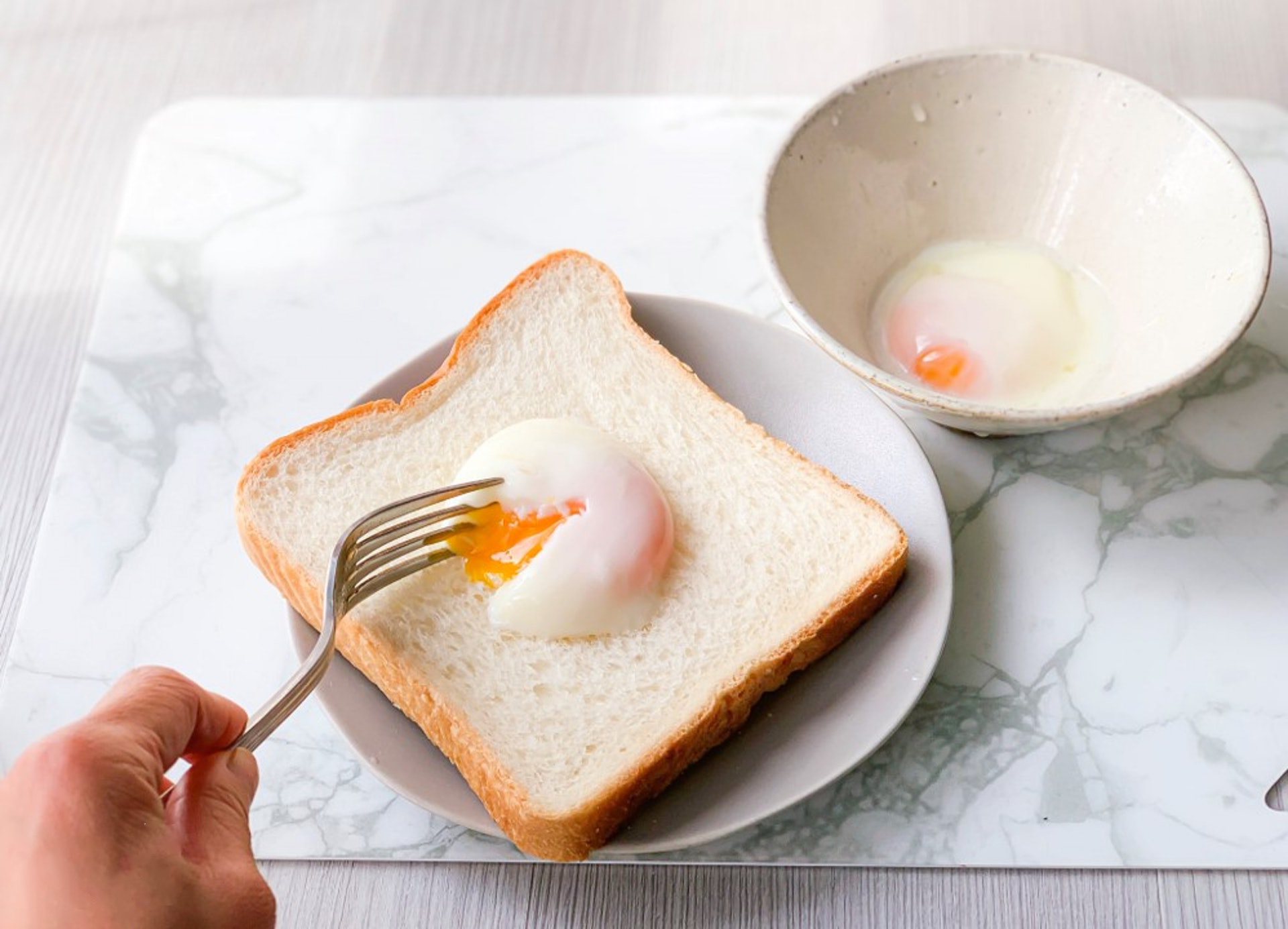 早餐，温泉蛋不失败懒人做法！只需加一种常用材料，超简单