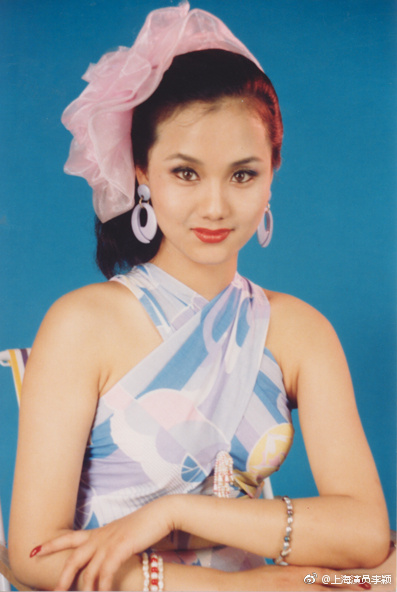 富太太专业户李颖晒化妆视频，52岁保养得宜似少女，曾靠美貌出圈