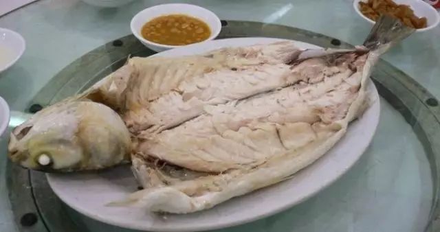 广东清蒸鱼想要做的鲜甜又好吃，这几道步骤不能少