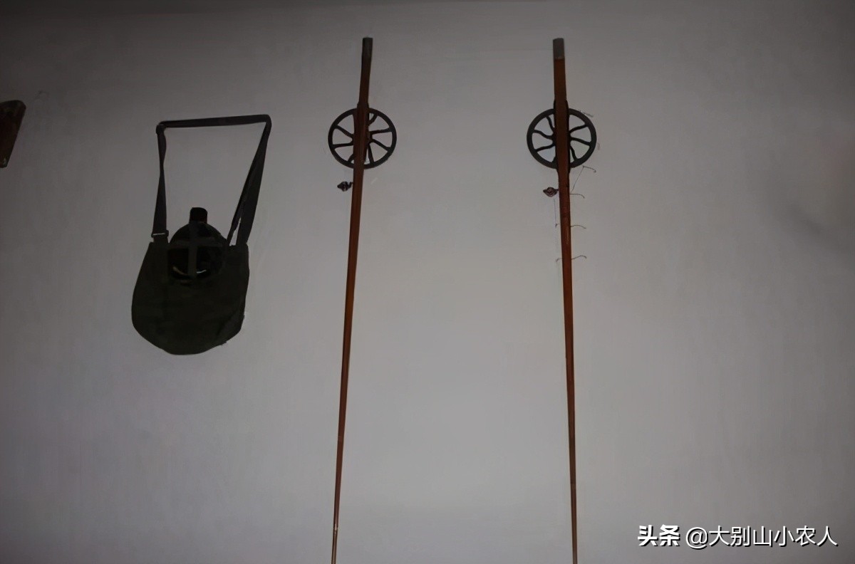 甲鱼枪在长江边耍横，巴掌大的小甲鱼钓了一桶，祖传手艺也要罚