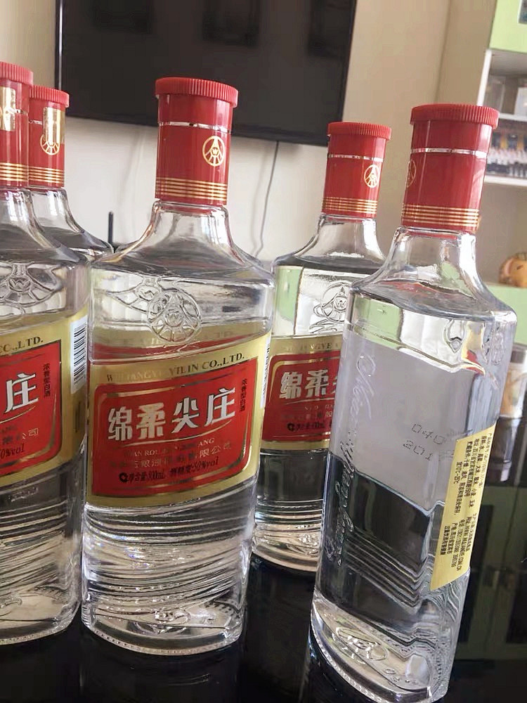 值得囤家中的5种“低档”白酒，一箱100元左右，但都是纯粮食好酒