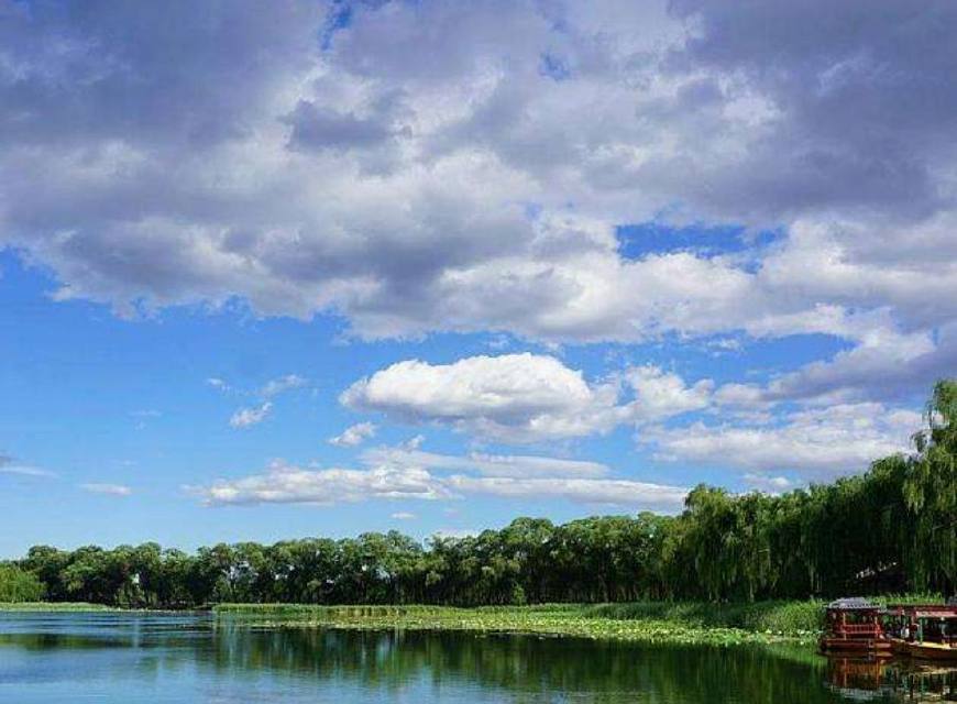 周公解梦：梦见发大水，或清澈汪洋，或混浊翻滚，伫立水边，何解