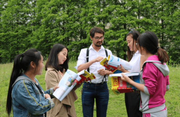 十年苦读不如一张国籍，清华降门槛招生惹争议，教育部要出手了