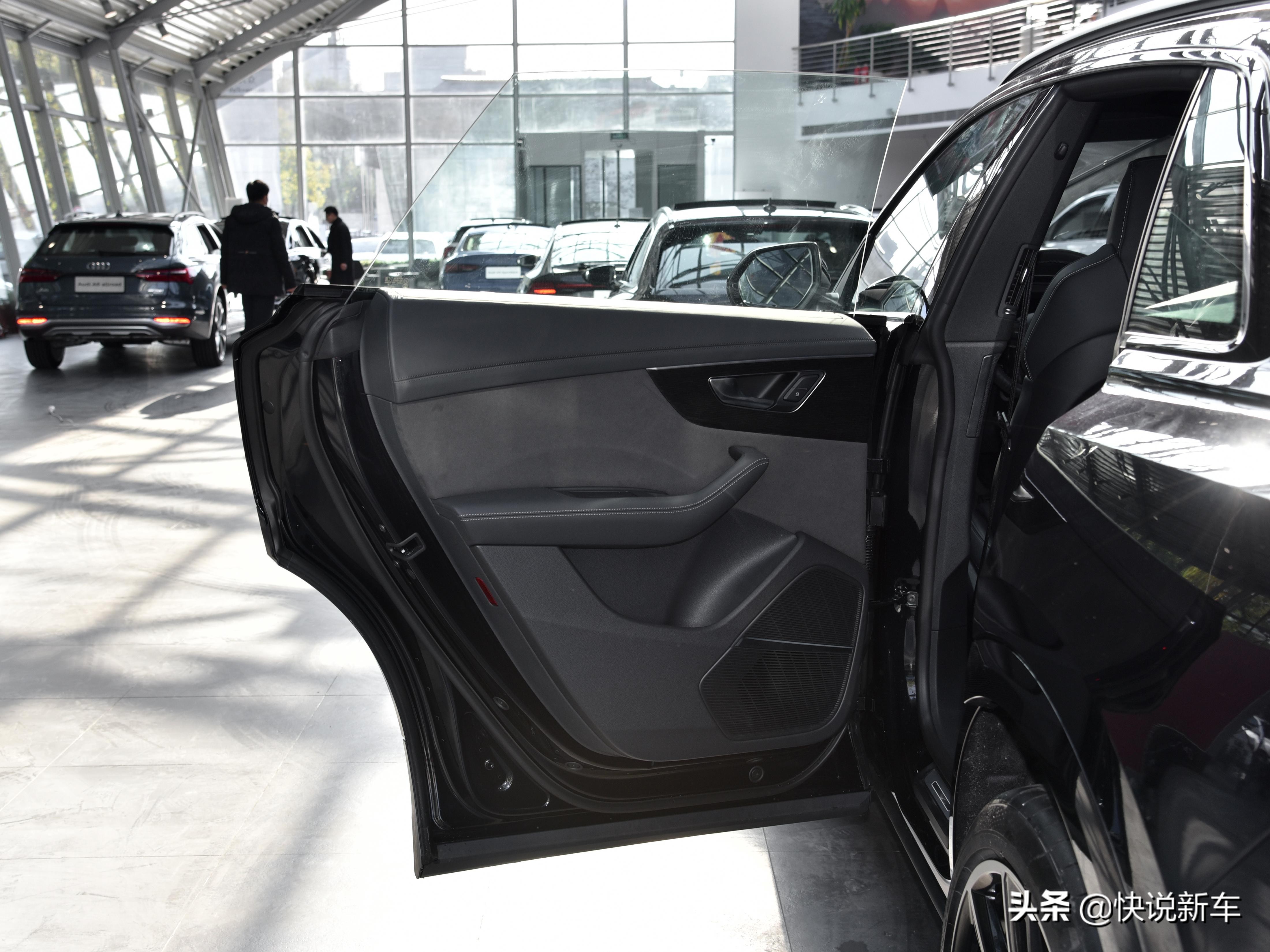3.0T+300马力，空间内饰双豪华，实拍奥迪Q8