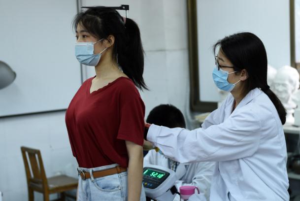 高考体检不合格，很多专业不能报考，2021考生填报志愿时需注意