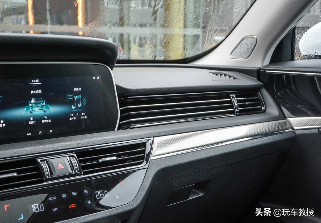 钱多人傻？红旗HS5月销近万 网友：真的比探岳好吗？