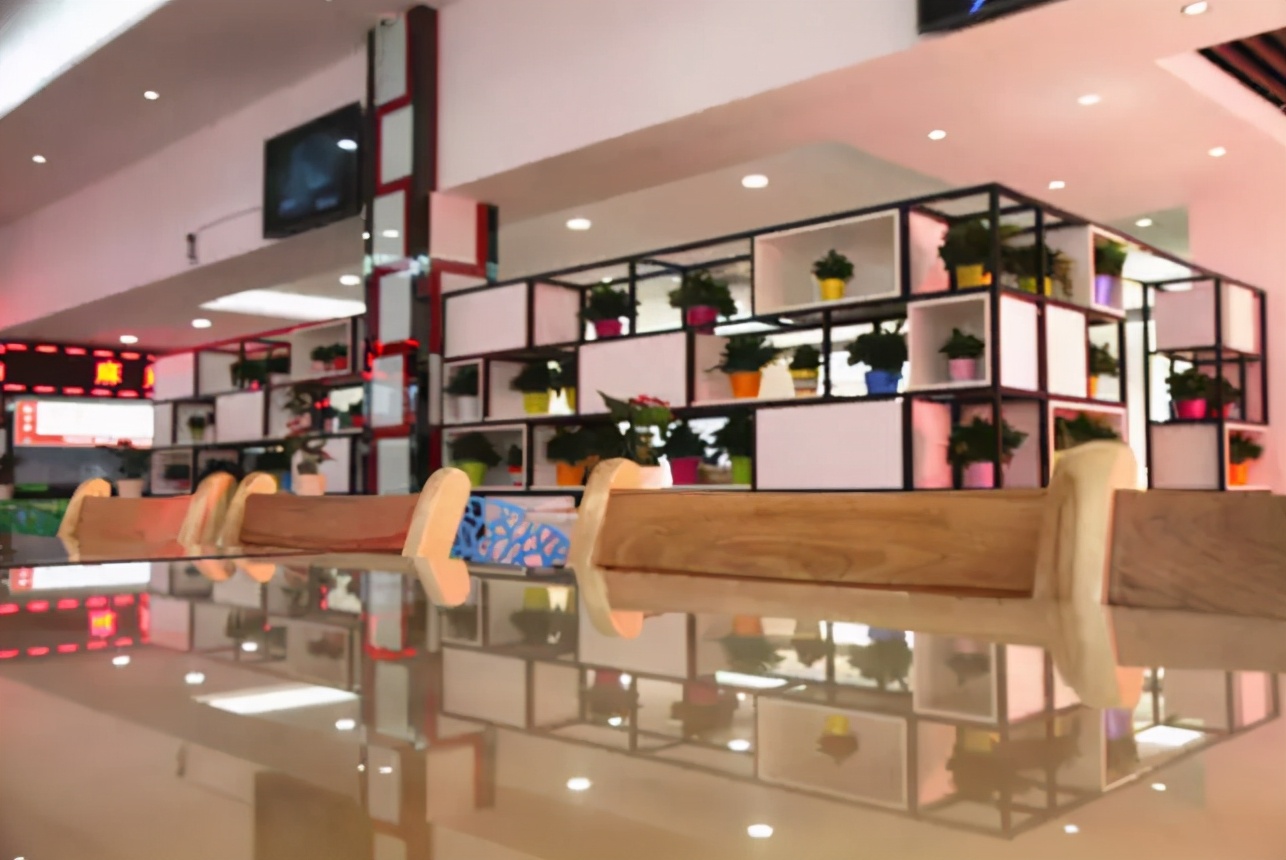 酷！坐拥19个食堂，汇聚8大菜系，武汉这所高校把餐厅打造成了“网红”