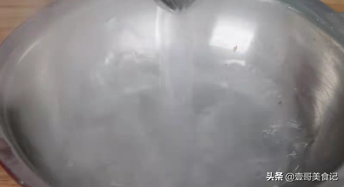 电热水壶水垢再多也别怕，老保姆教一招，3分钟快速去除，超干净