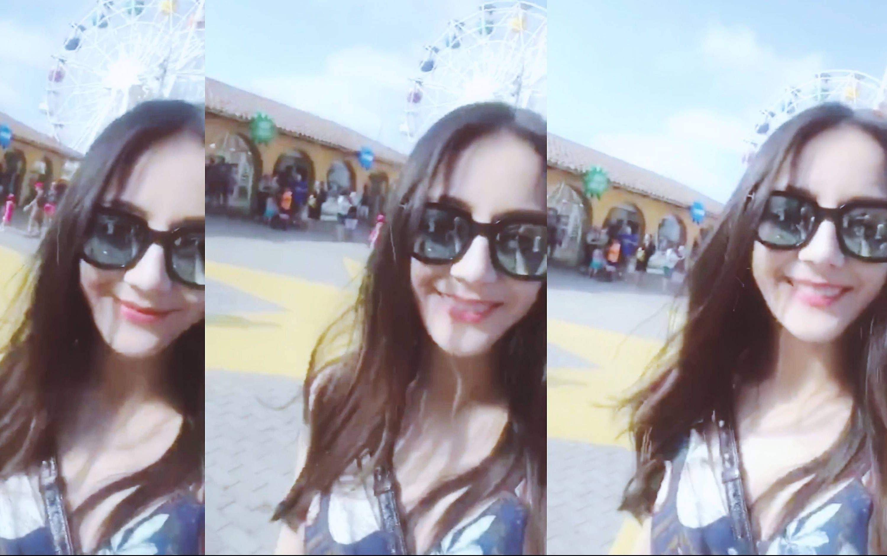 迪丽热巴大学照被同学曝光，素颜的她在众人中显得非常耀眼！