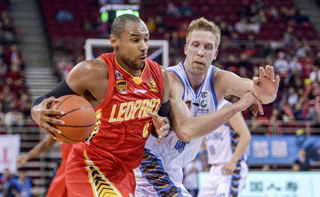 萨林杰为什么nba不行(萨林杰本来有机会去年加盟辽宁 巴斯季后赛低迷让辽宁后悔不已)