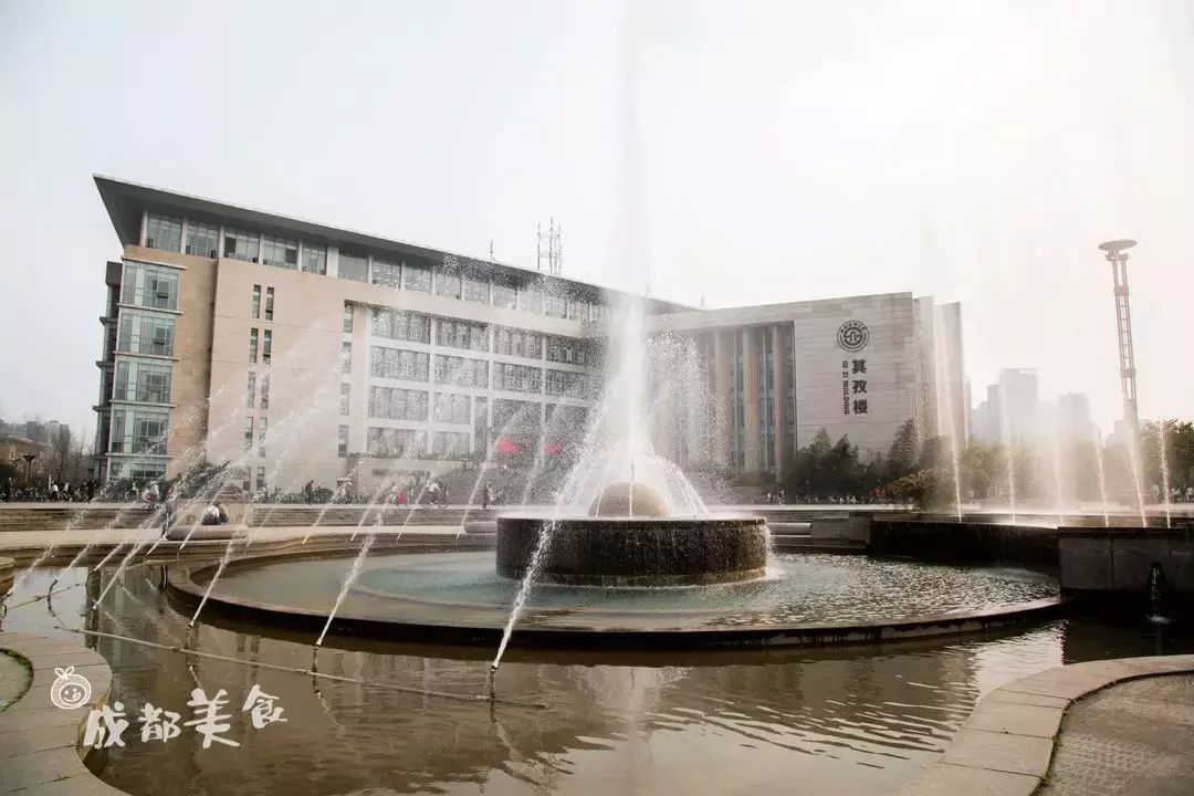 成都最适合恋爱的樱花粉大学，美食和恋爱都是必修课！