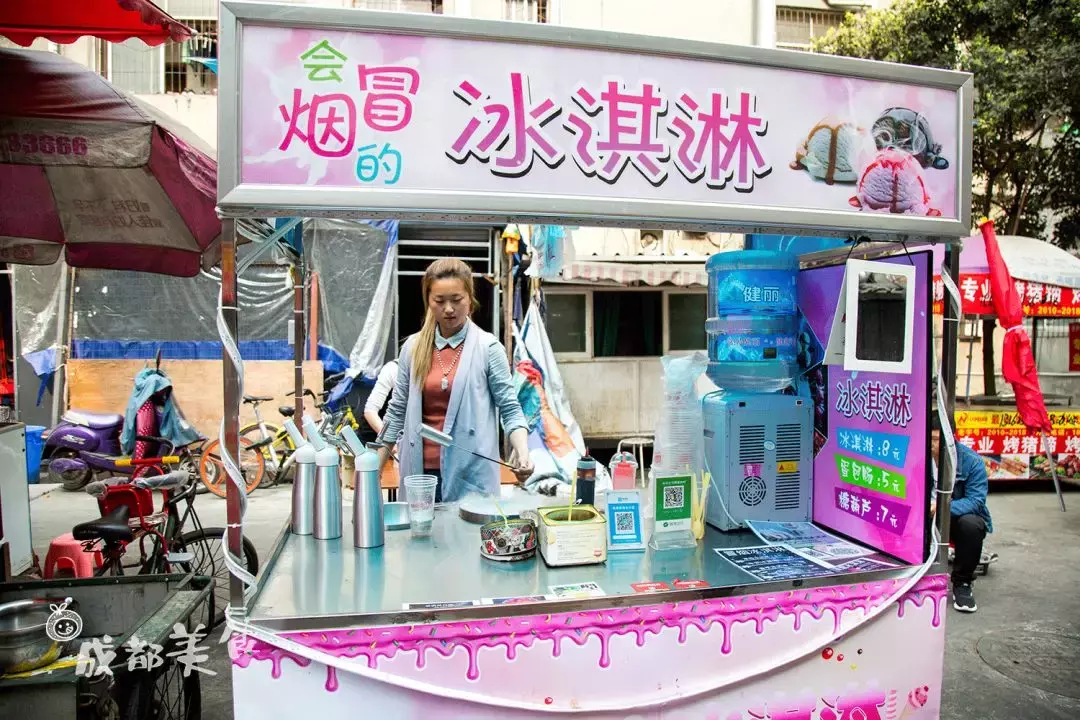 成都最适合恋爱的樱花粉大学，美食和恋爱都是必修课！