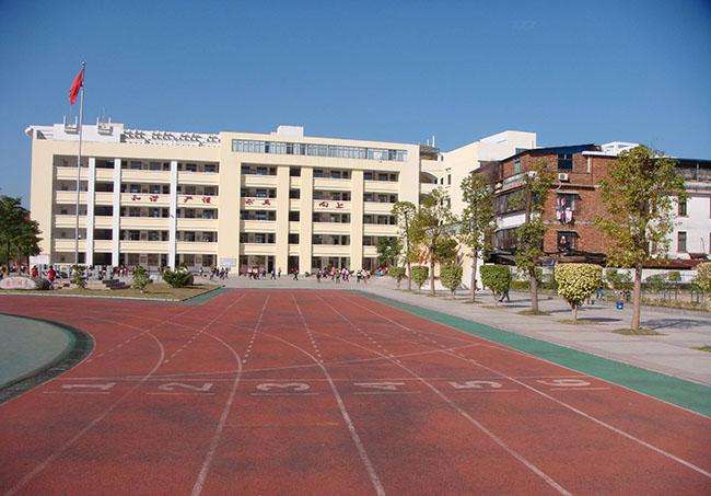 校园(165) | 小学四年级作文欣赏: 我爱美丽的新学校