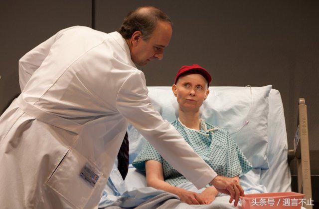 今年最大一匹黑马：《欲望都市》中性感女律师，参加竞选纽约州长