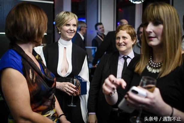 今年最大一匹黑马：《欲望都市》中性感女律师，参加竞选纽约州长