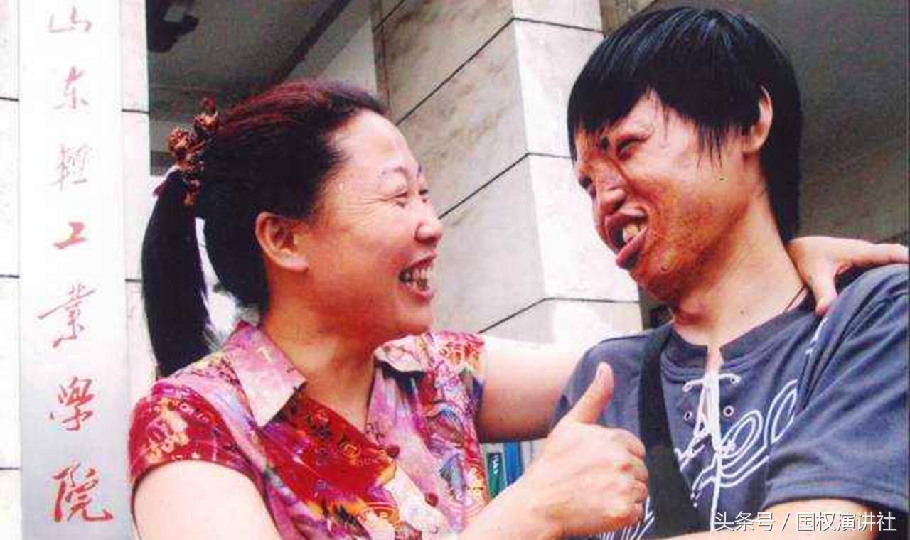 两只手写字2005高考604齐鲁工大北师大读研，母亲的狠心成就了他