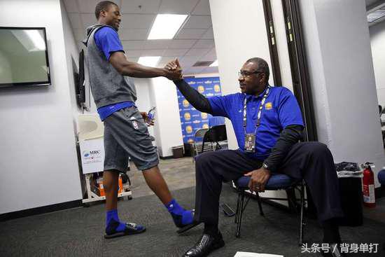 nba为什么祈祷(揭NBA不为人知的宗教仪式：成就很多了球星，也有很多为之沉沦)