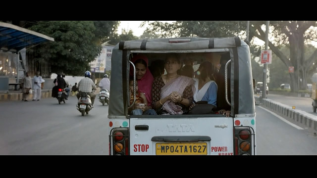 这部片子告诉你做个印度女人多不容易，生活处处是桎梏！