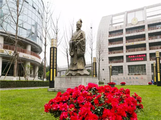 用三行情书留住四川名校的春天，25所学校，你为谁的春光心醉？