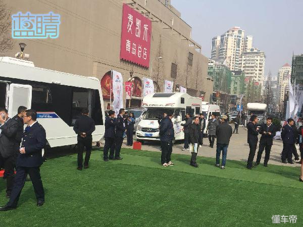 百万元房车首次亮相岛城 青岛公交房车旅游股份有限公司正式成立