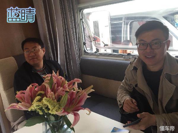 百万元房车首次亮相岛城 青岛公交房车旅游股份有限公司正式成立