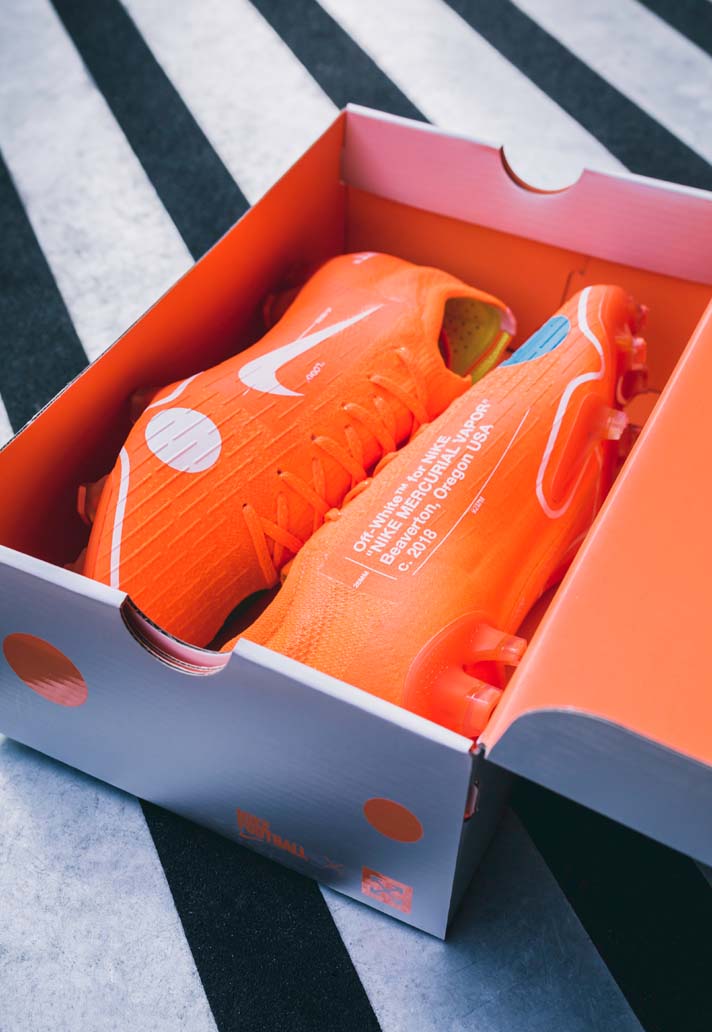 nike世界杯足球背包(重磅联名！近观Nike × Virgil Abloh Mercurial 360限量足球鞋​)