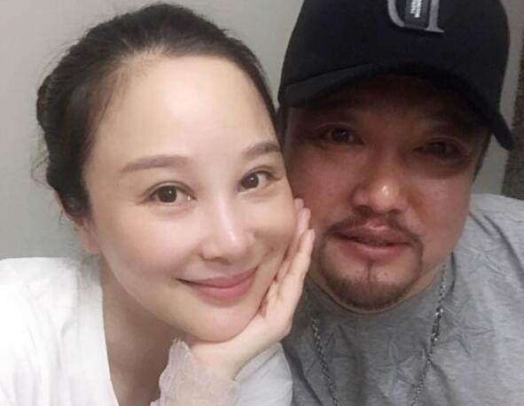 38岁贾冰和助演们生活素颜照曝光 他已经结婚 妻子很神秘