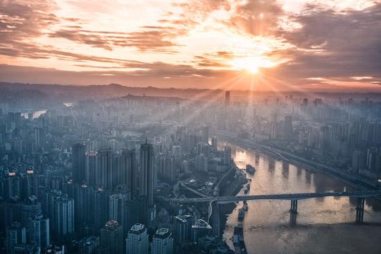 朋友圈必备10个英语句子 ，助你在装逼的道路继续前行