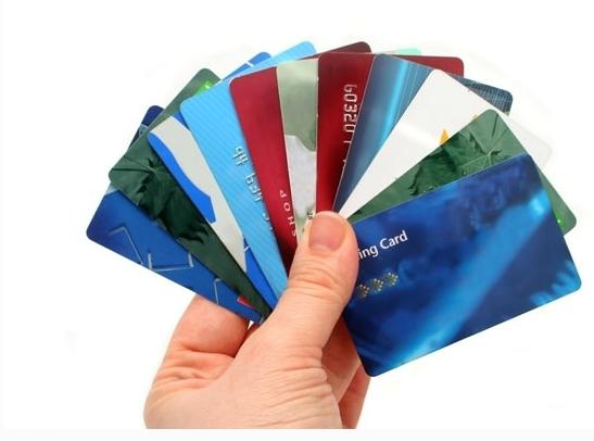 储蓄卡和借记卡哪个好（储蓄卡和借记卡的区别）