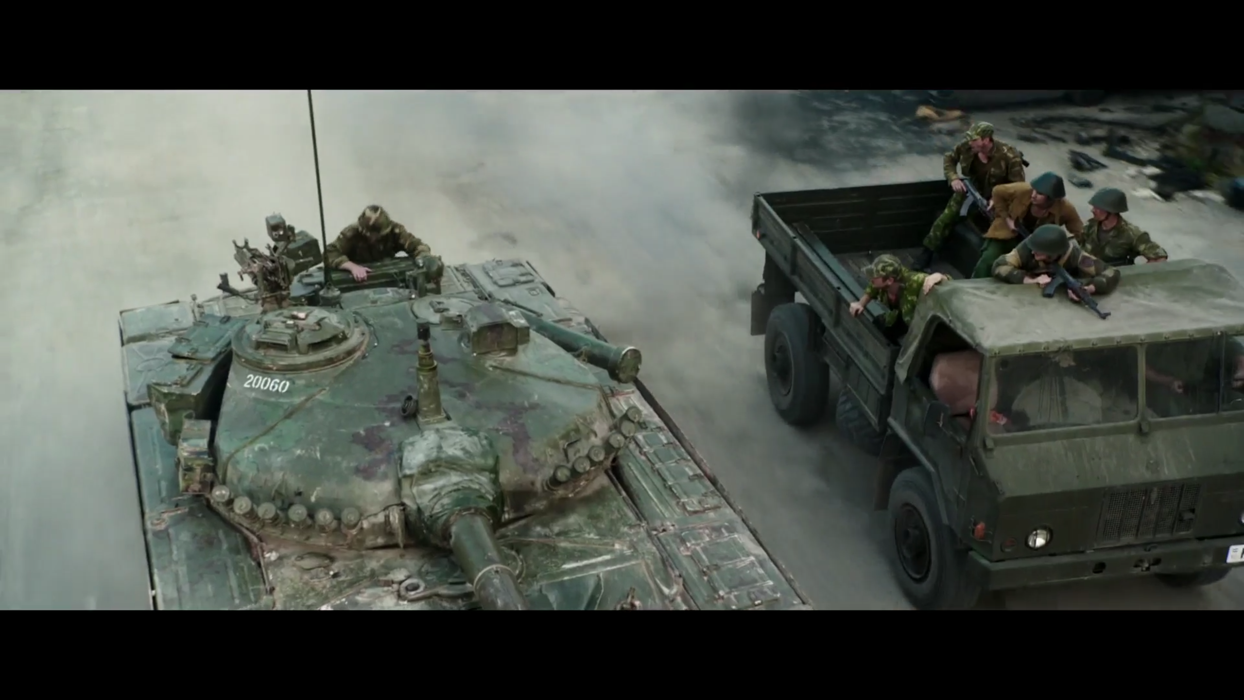 电影推荐：《盗潜黄金城》，27吨纳粹黄金，萨拉热窝城内狂飙坦克