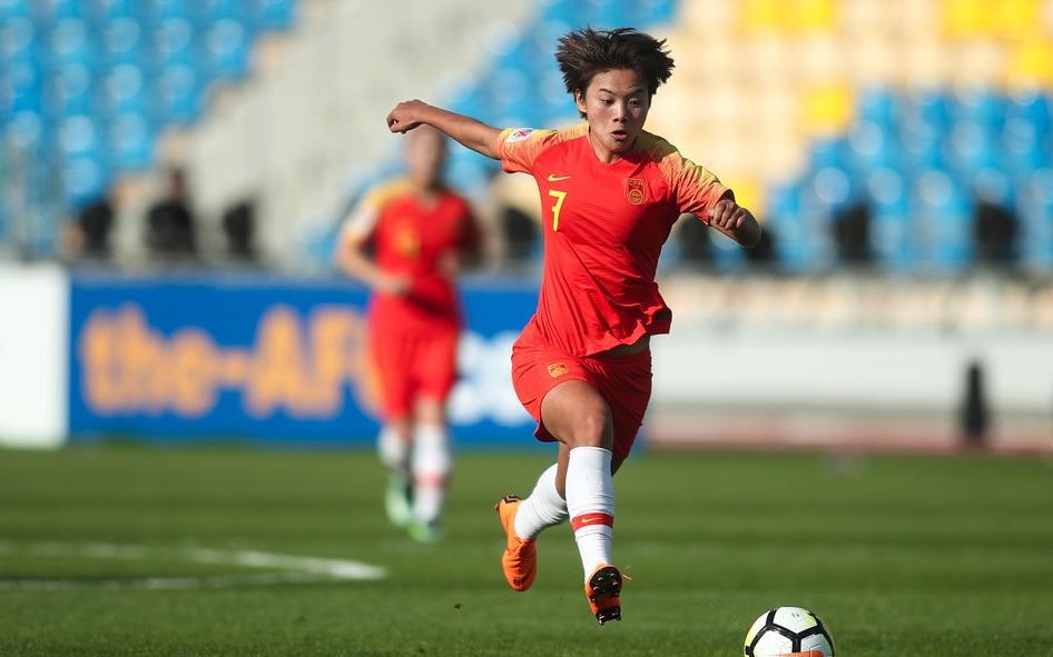 中超女足穿什么品牌衣服(中国女足新款球衣亮相!