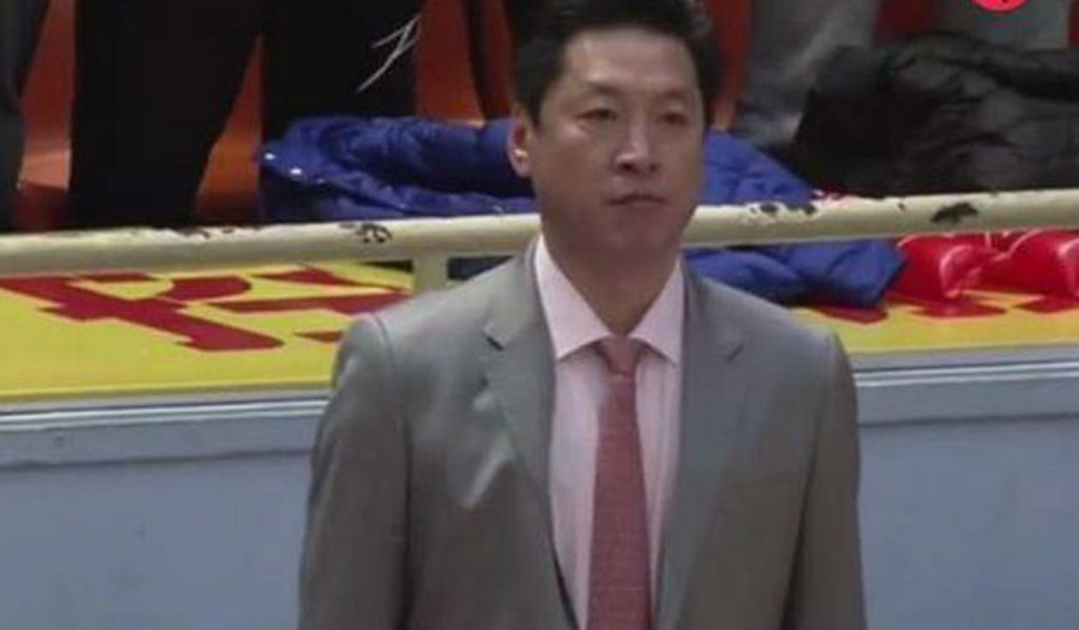 nba教练为什么会吃口香糖(为什么CBA赛场上球员嚼口香糖，教练也嚼口香糖)